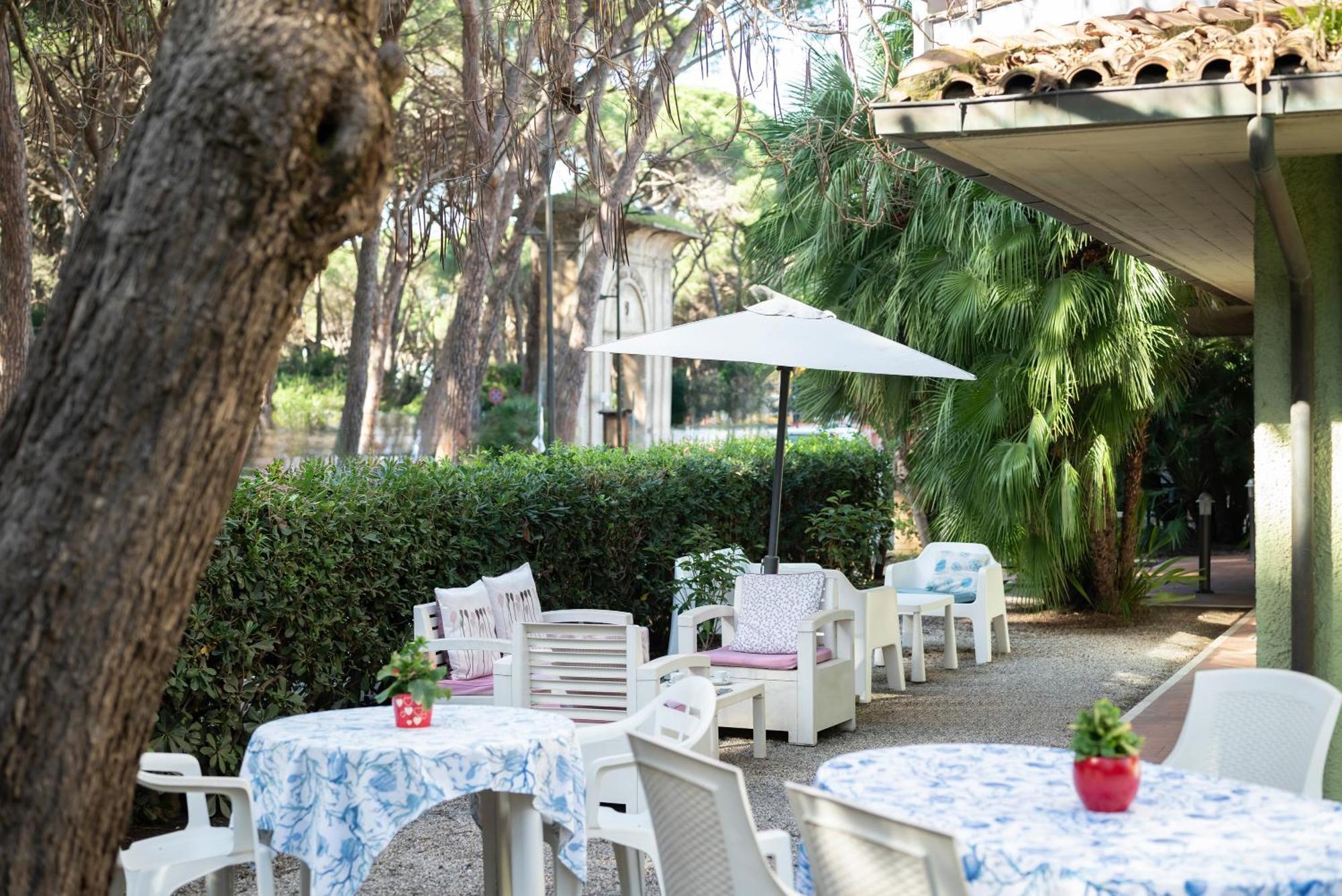Hotel Parco Dei Pini - 100Mt Dal Mare Follonica Exterior photo